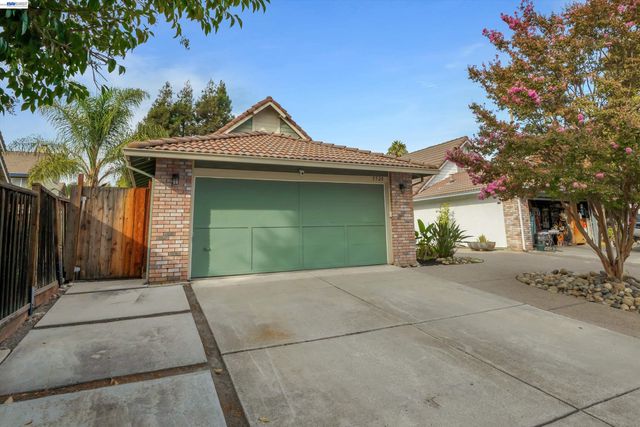 5520 Rainflower Dr, Livermore, CA 94551
