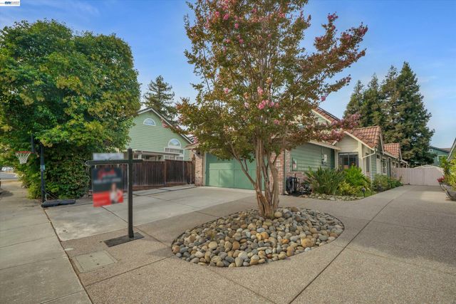 5520 Rainflower Dr, Livermore, CA 94551