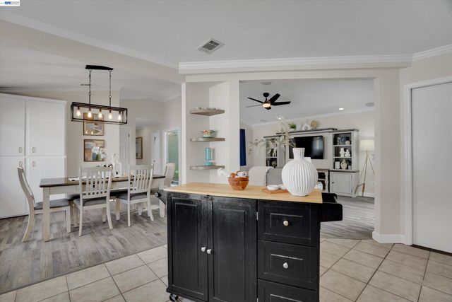 5520 Rainflower Dr, Livermore, CA 94551