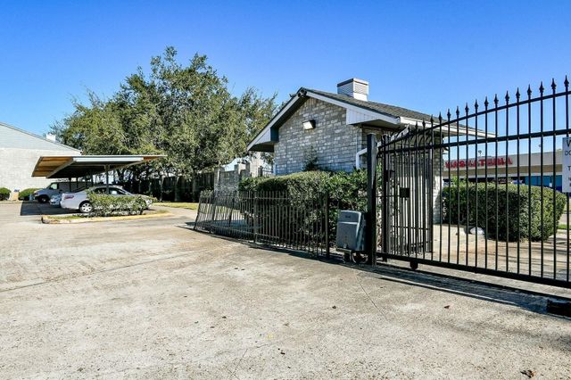 9797 Leawood Boulevard 106, Houston, TX 77099