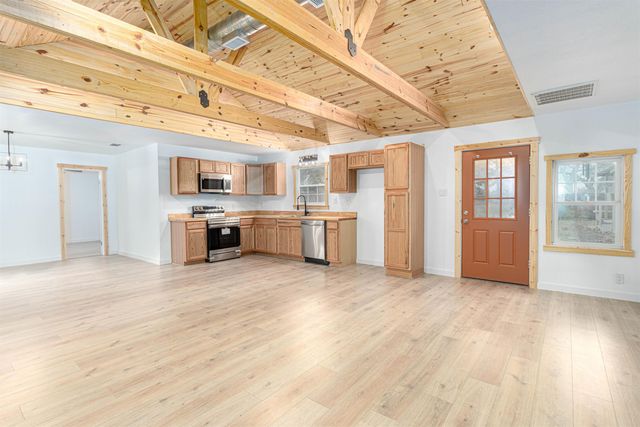 112 AN County Road 1370, Palestine, TX 75801