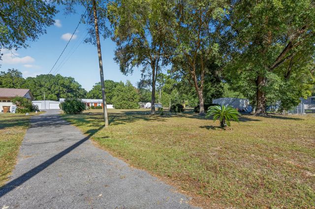 5688 Ridge Avenue, Milton, FL 32583