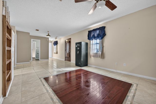 5688 Ridge Avenue, Milton, FL 32583