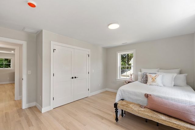 42 Hillside Ave, Bedford, MA 01730