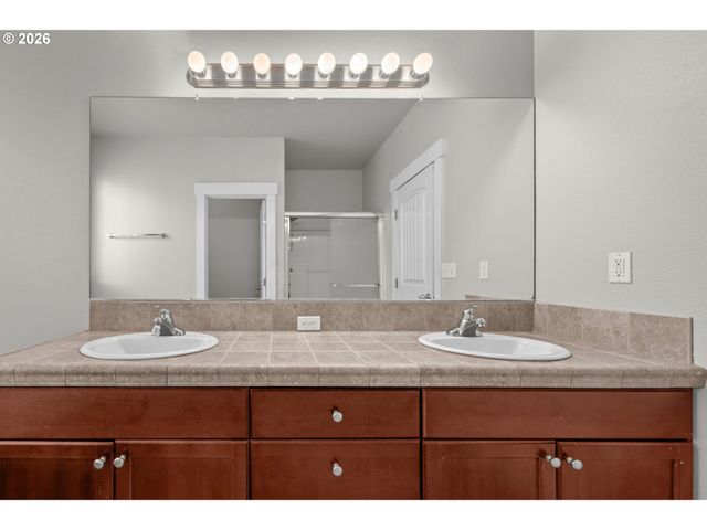 2037 Se CENTURION Way, Gresham, OR 97080