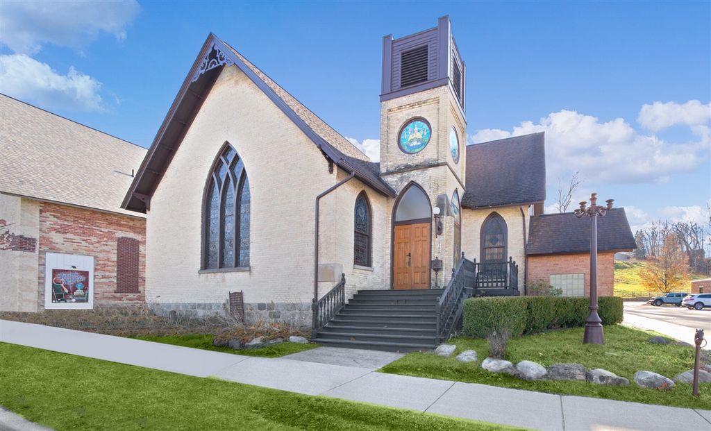 30 Quarterline Street, Newaygo, MI 49337