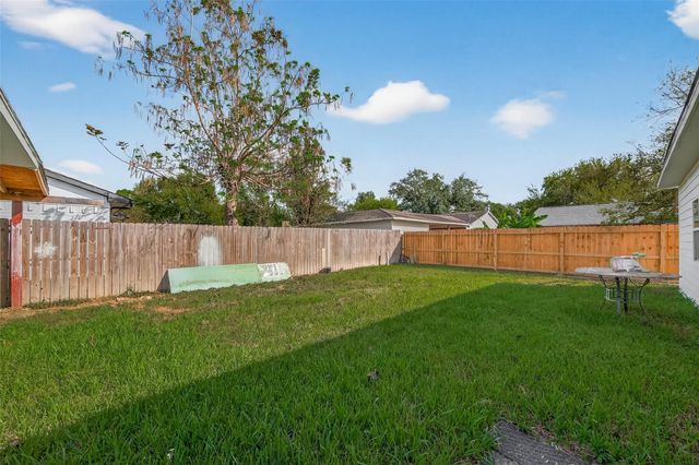 5039 Shadowridge Drive, Houston, TX 77053