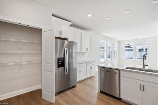 2215 Edwin DR, Chesapeake, VA 23322