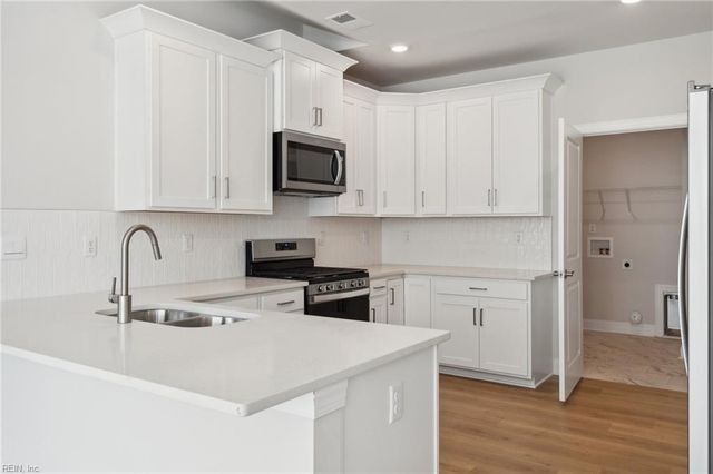 2215 Edwin DR, Chesapeake, VA 23322