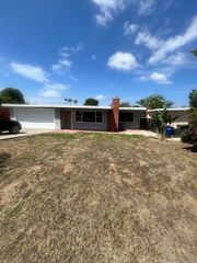 1758 Manor Drive, Vista, CA 92081