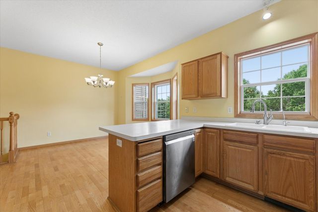 14157 43rd Avenue N, Plymouth, MN 55446