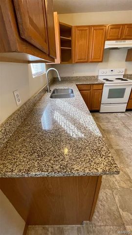 10-12 Kingston Drive, Moscow Mills, MO 63362