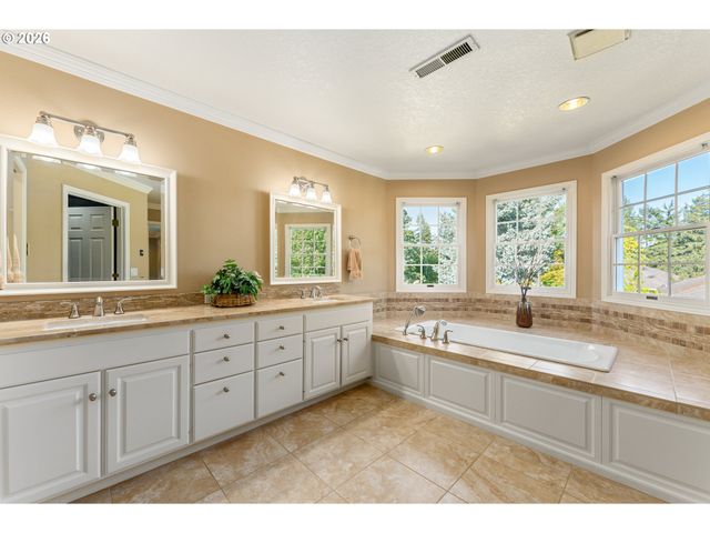 19700 Derby St, West Linn, OR 97068