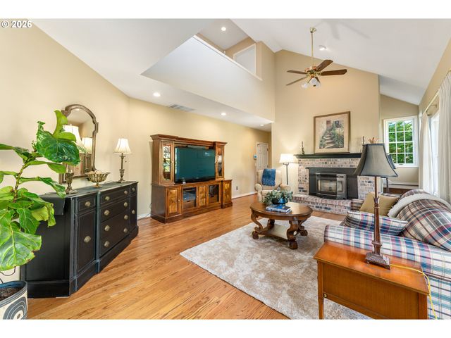 19700 Derby St, West Linn, OR 97068