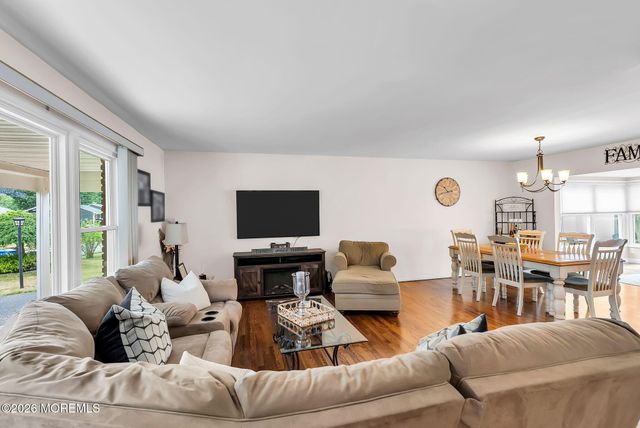 1075 Lucy Lane, Toms River, NJ 08753