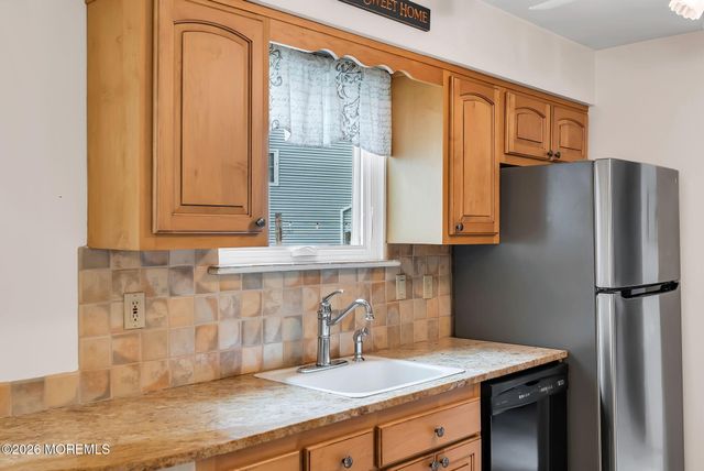 1075 Lucy Lane, Toms River, NJ 08753
