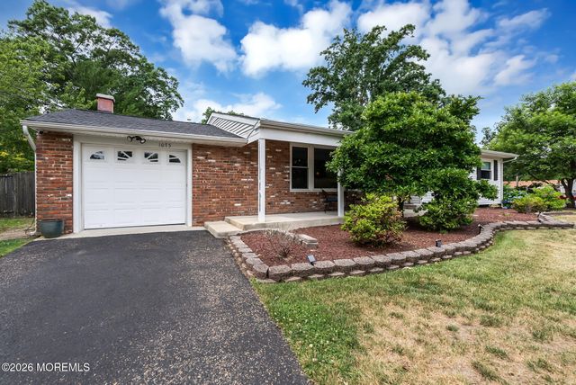 1075 Lucy Lane, Toms River, NJ 08753