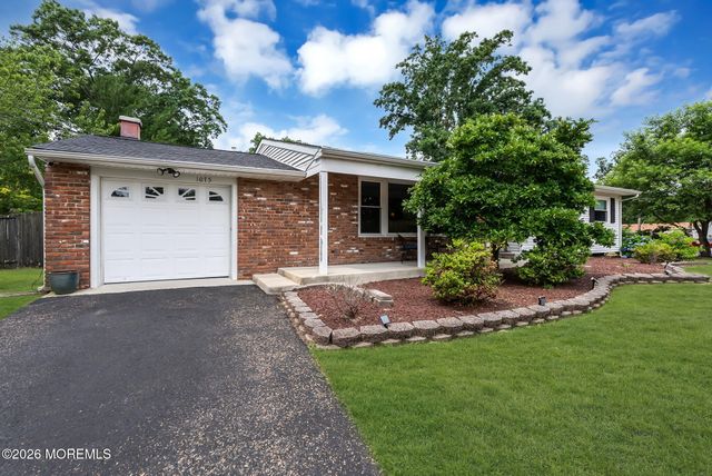 1075 Lucy Lane, Toms River, NJ 08753