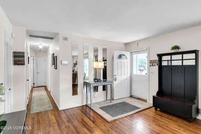 1075 Lucy Lane, Toms River, NJ 08753