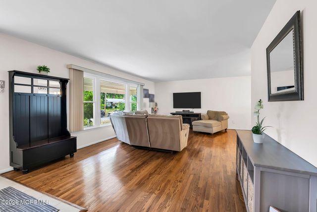 1075 Lucy Lane, Toms River, NJ 08753