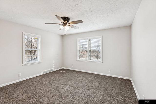 3922 N 52nd Street, Omaha, NE 68104