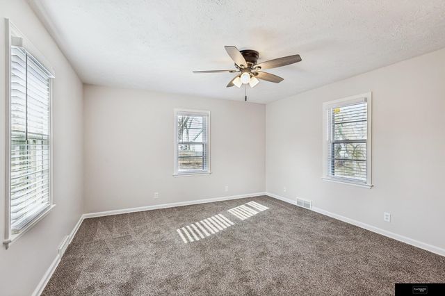 3922 N 52nd Street, Omaha, NE 68104