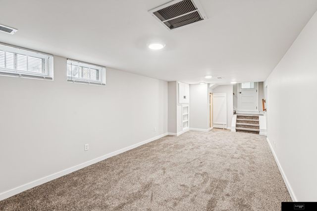 3922 N 52nd Street, Omaha, NE 68104