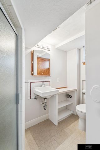 3922 N 52nd Street, Omaha, NE 68104