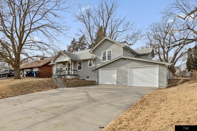 3922 N 52nd Street, Omaha, NE 68104