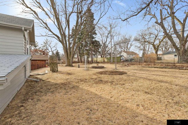 3922 N 52nd Street, Omaha, NE 68104