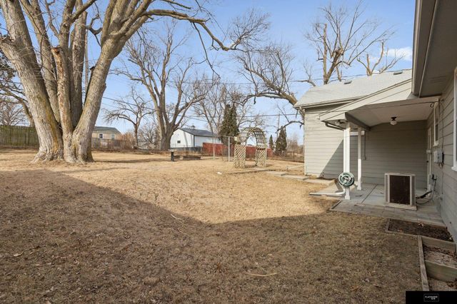 3922 N 52nd Street, Omaha, NE 68104