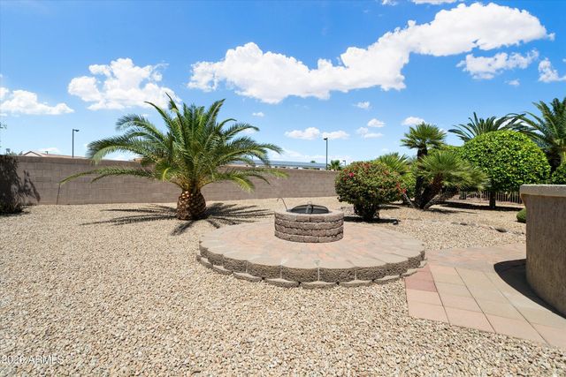 16518 W LONE TREE Court, Surprise, AZ 85374
