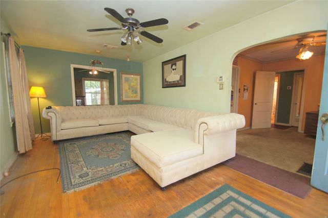 3359 Shelley Boulevard, Dallas, TX 75211