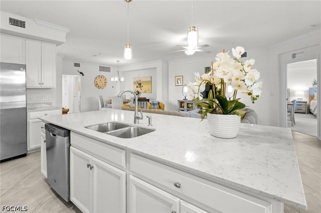 12043 Hawthorn Lake DR 102, Fort Myers, FL 33913