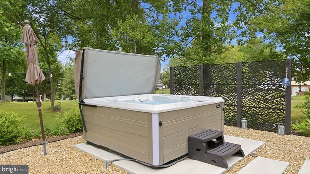 326 HAULOVER CIR, Montross, VA 22520