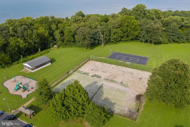 326 HAULOVER CIR, Montross, VA 22520