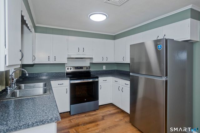 23 Little Brook Road, New Hartford, CT 06057