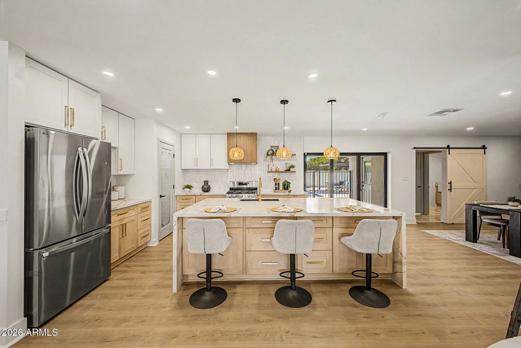 Image 12 of property listing at 3127 E ALTADENA Avenue, Phoenix, AZ 85028