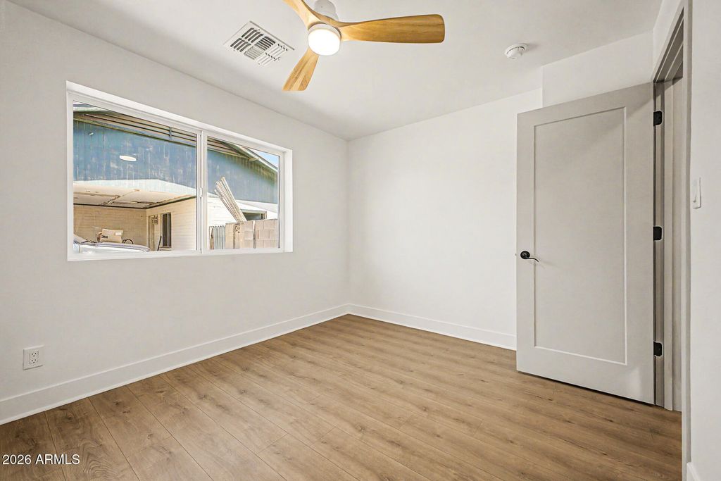 Image 30 of property listing at 3127 E ALTADENA Avenue, Phoenix, AZ 85028