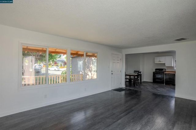 52 Bell Dr, Pittsburg, CA 94565