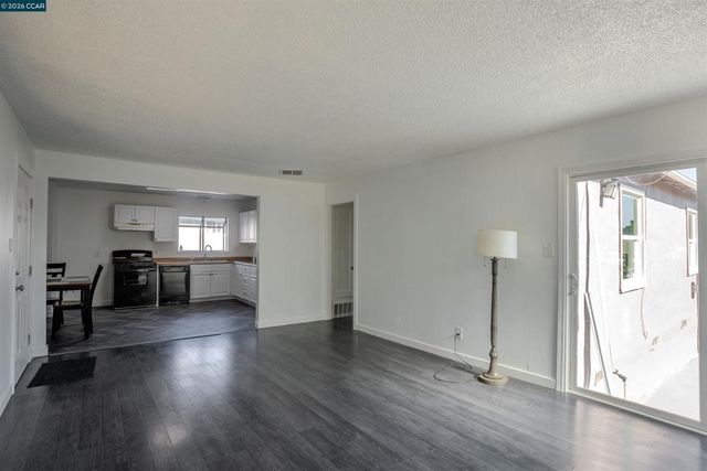 52 Bell Dr, Pittsburg, CA 94565