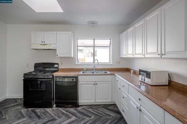 52 Bell Dr, Pittsburg, CA 94565