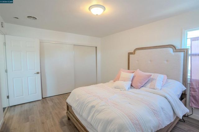 52 Bell Dr, Pittsburg, CA 94565
