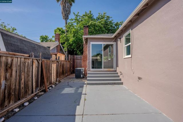 52 Bell Dr, Pittsburg, CA 94565