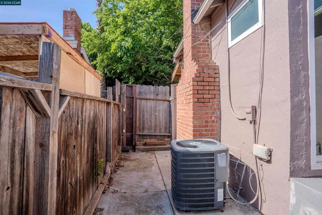 52 Bell Dr, Pittsburg, CA 94565