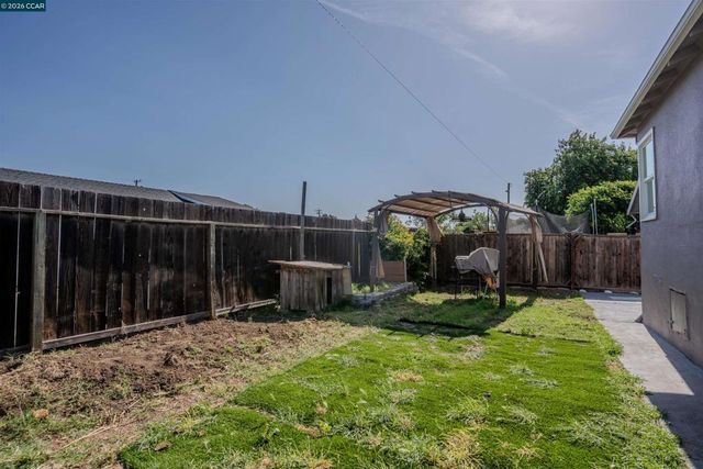 52 Bell Dr, Pittsburg, CA 94565