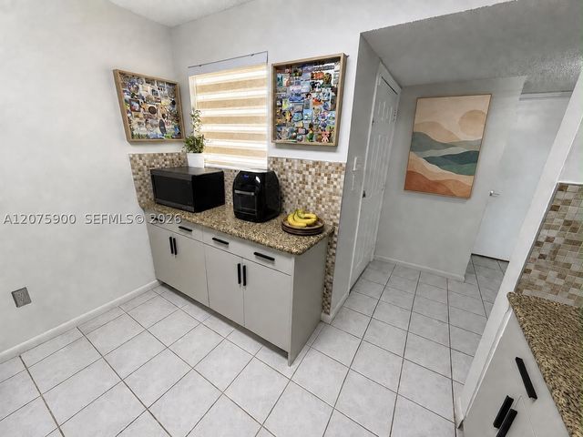 1195 NW 125th Ct 101, Miami, FL 33182