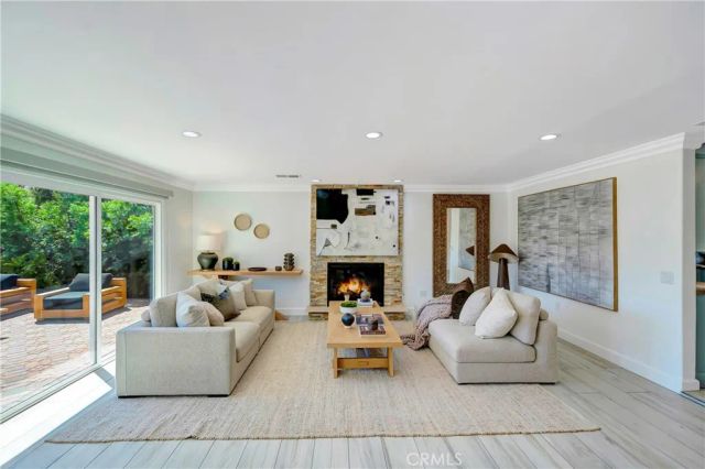 5420 Parkmor, Calabasas, CA 91302