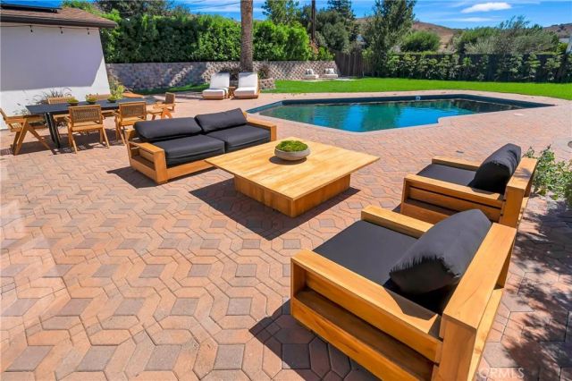 5420 Parkmor, Calabasas, CA 91302