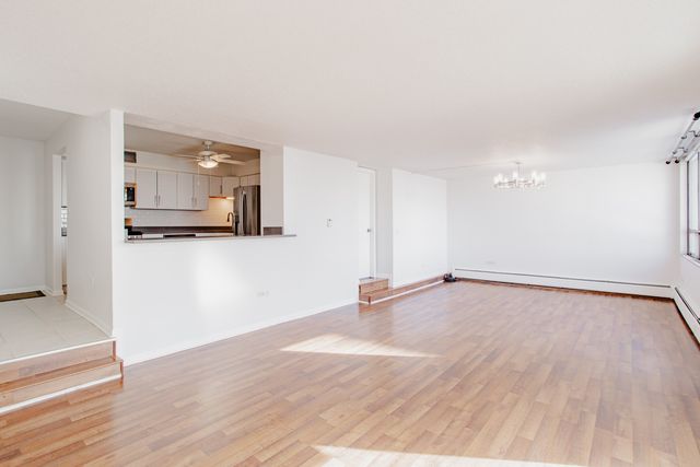 8801 W Golf Road 6B, Niles, IL 60714